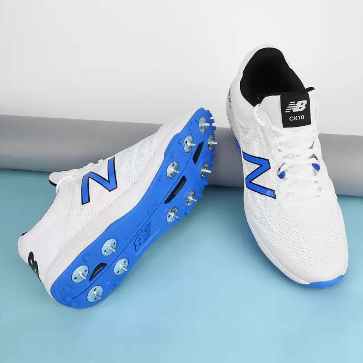 CHAUSSURES DE CRICKET NEW BALANCE CK10 BL4