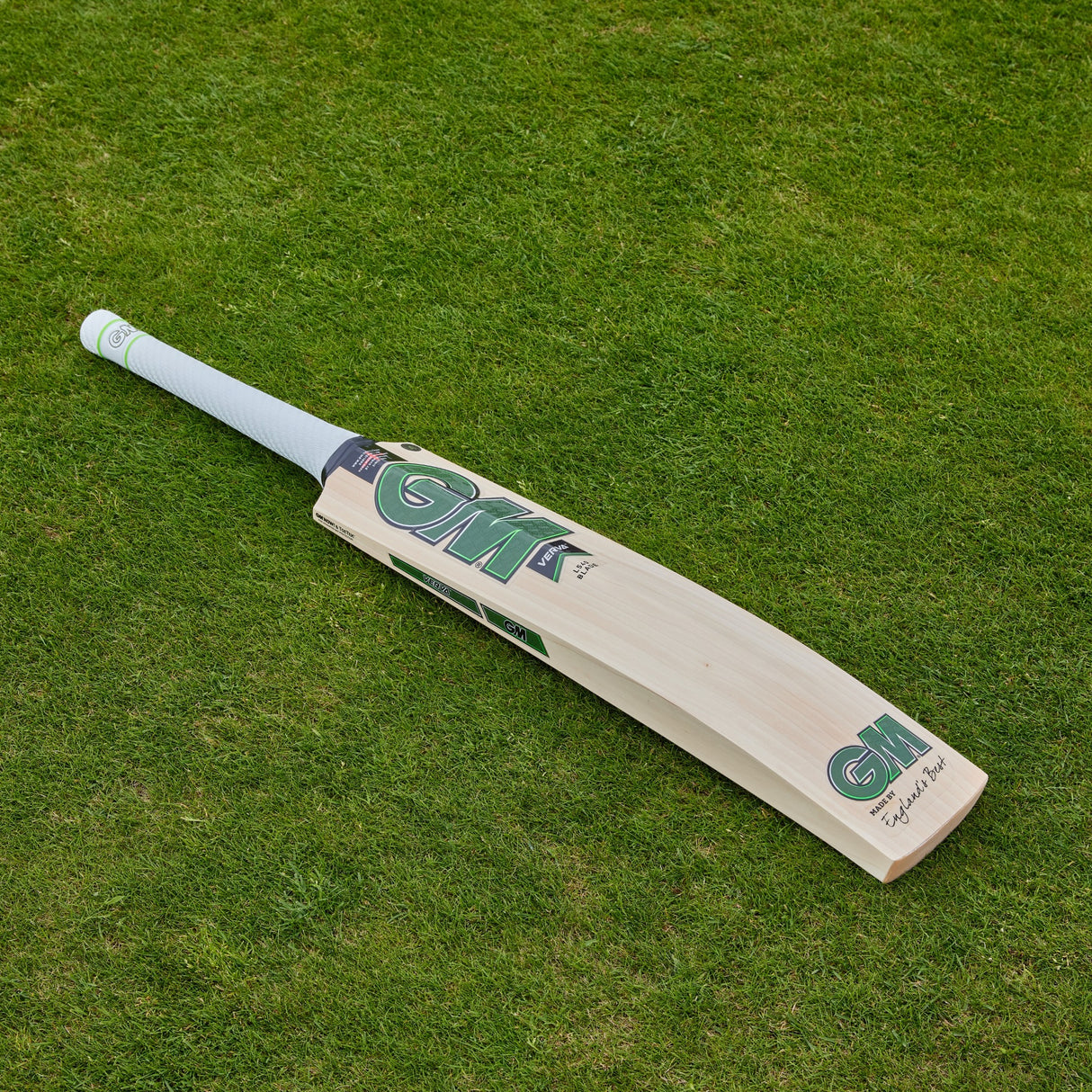 GM VERVA Cricket Bat - 808 SH