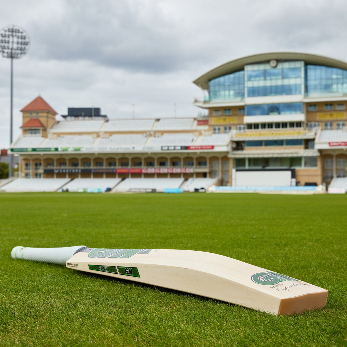 GM VERVA Cricket Bat - 808 SH